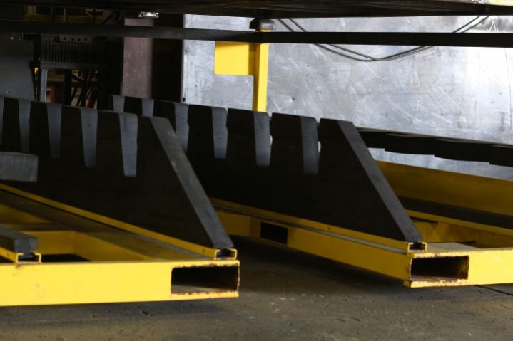 yellow-rack-with-tall-dunnage
