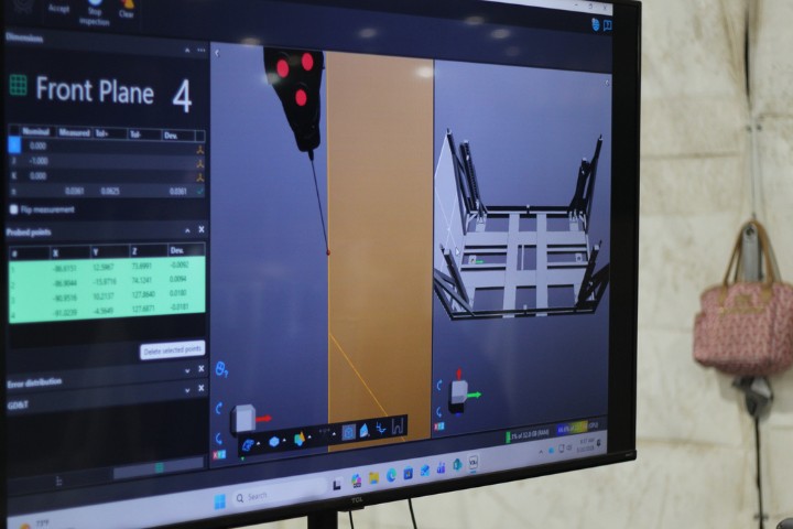 CMM computer screen with automotive rack